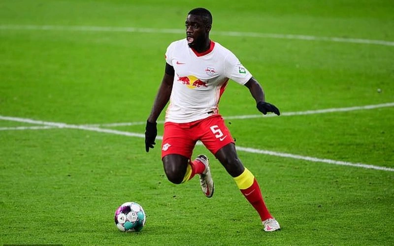 Cầu thủ bóng đá xuất sắc